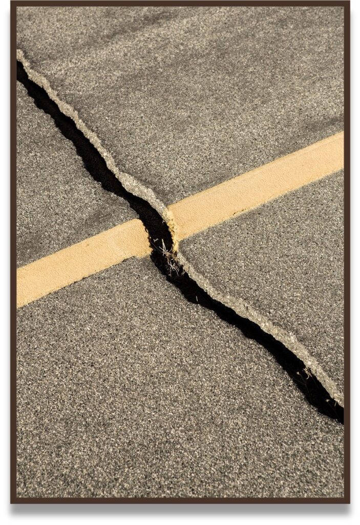 Cracked, 2015, Califórnia, EUA