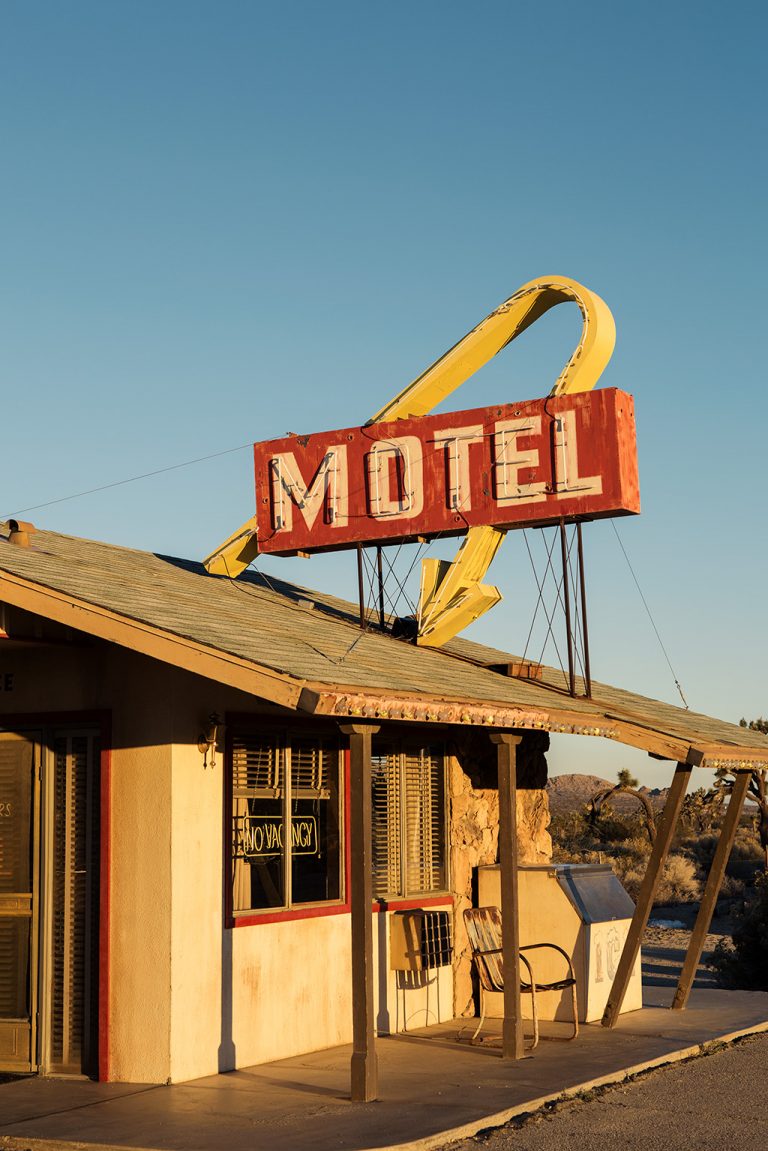 Quadro Rodrigo Takeshi - Check-out, Motel Palmdale, California